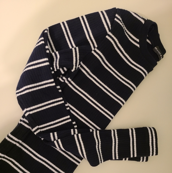 Brandy Melville Sweaters - Brandy Long sleeve cropped sweater